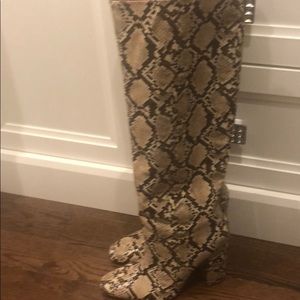 Bloggers Favorite Zara snakeskin boots